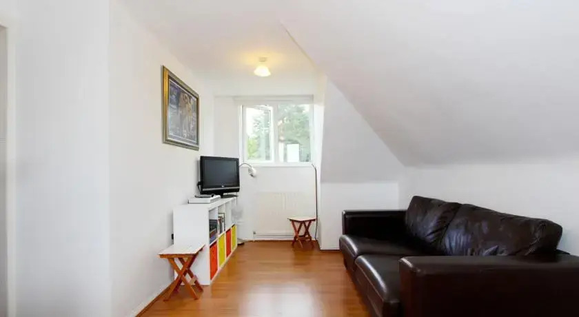 Wimbledon Sports Apartment
