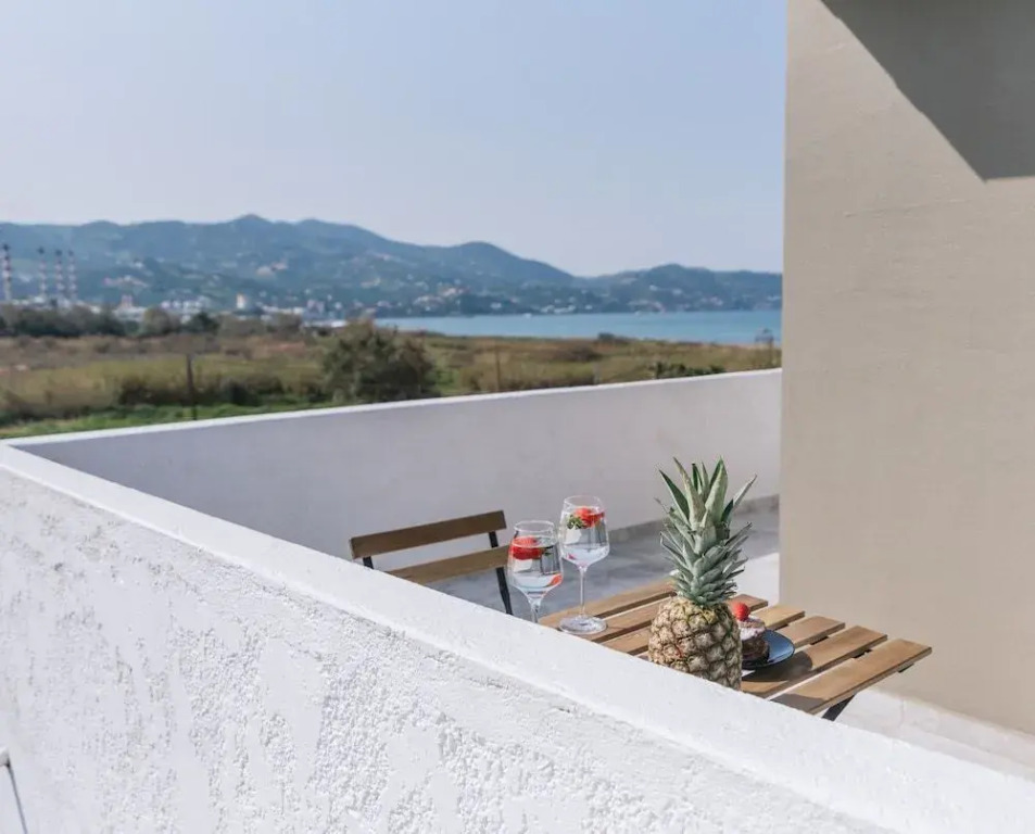 Ermis Luxury Suites & Apartments