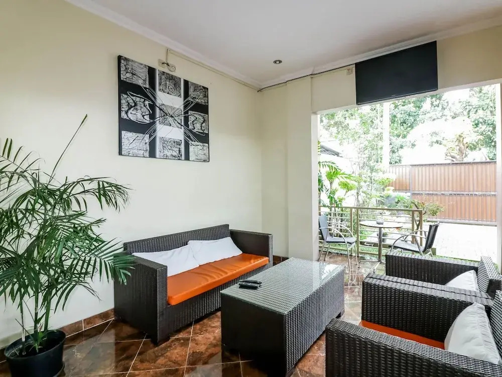 RedDoorz near Terminal Condong Catur 2
