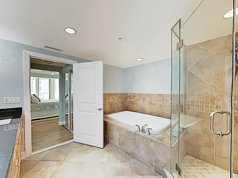 Steps To Beach! W/ Pool & Ocean Views 4 Bedroom Condo