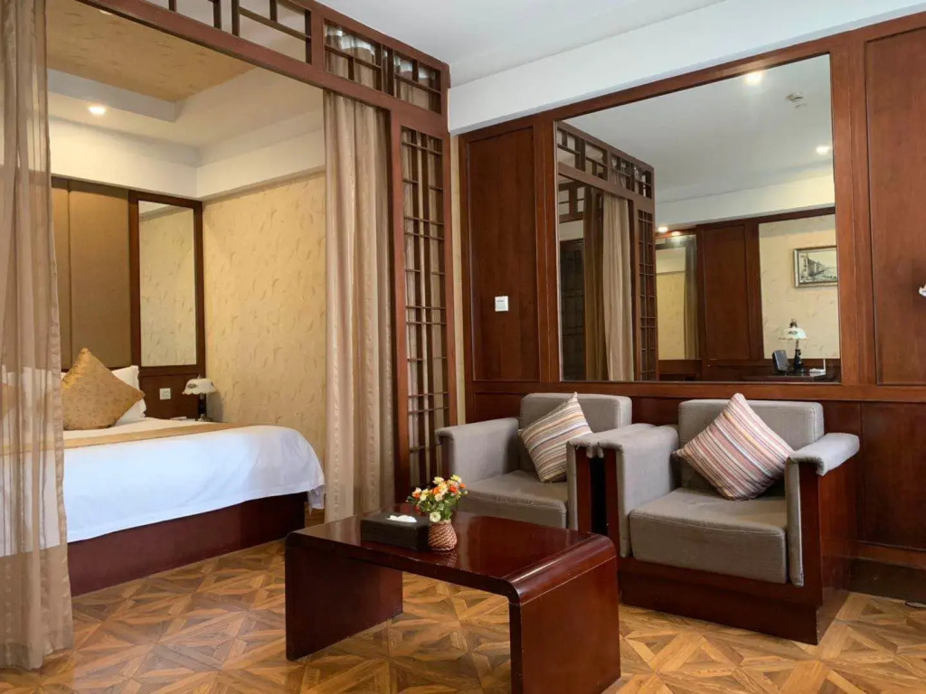 Linjiang Hotel