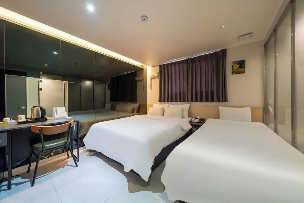 Mnlucky Hotel