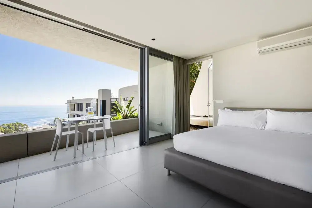 008 Bond Villa