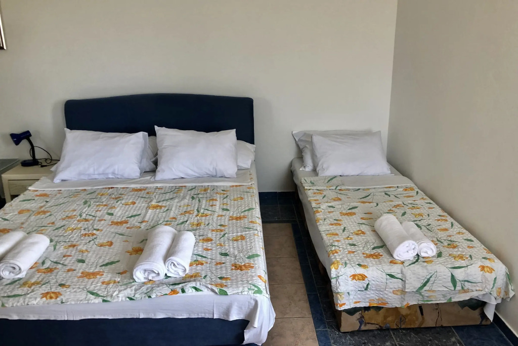 Pool Apartment Mes 4