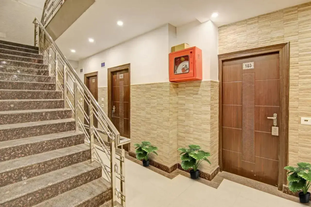 OYO Flagship 70251 Hotel Starwood