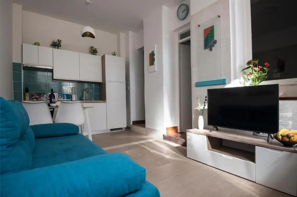 IBIS Your Cosy Oasis With Private Parking and Patio