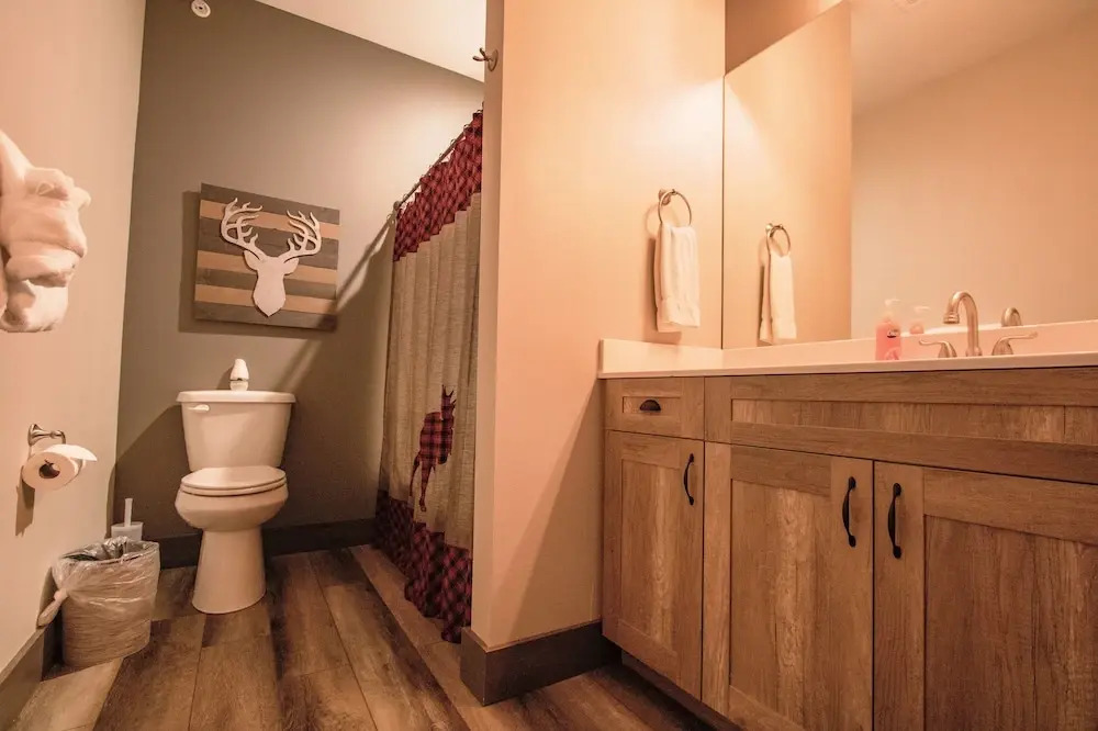 Lakefront Haven - 10 Br Home