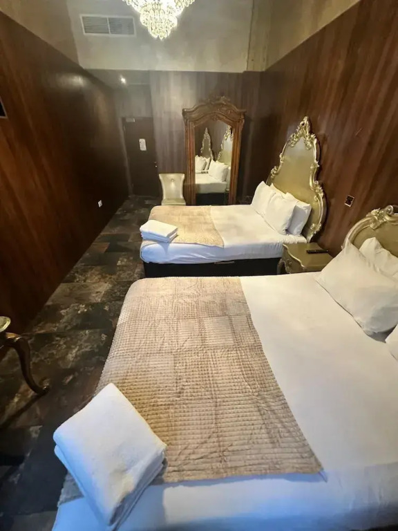 White Star Line Hotel