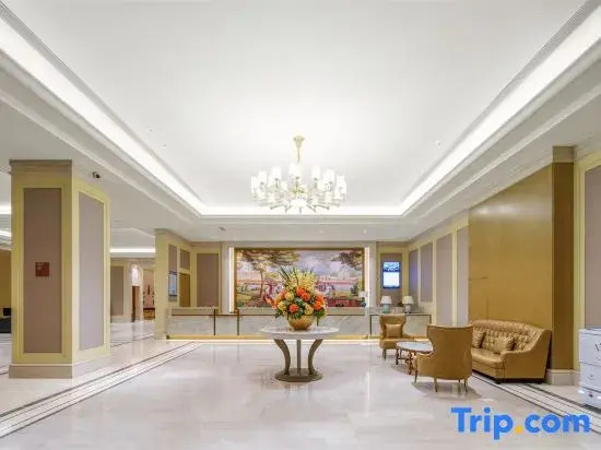 Vienna Hotel (Shuozhou Shanyin South Station Yulong International)