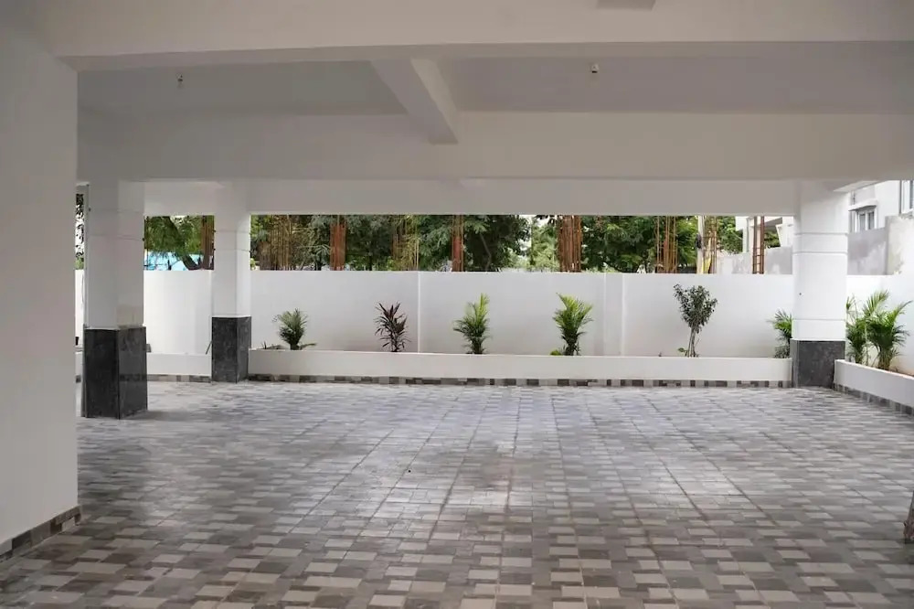 Manish Suites & Service Apartments