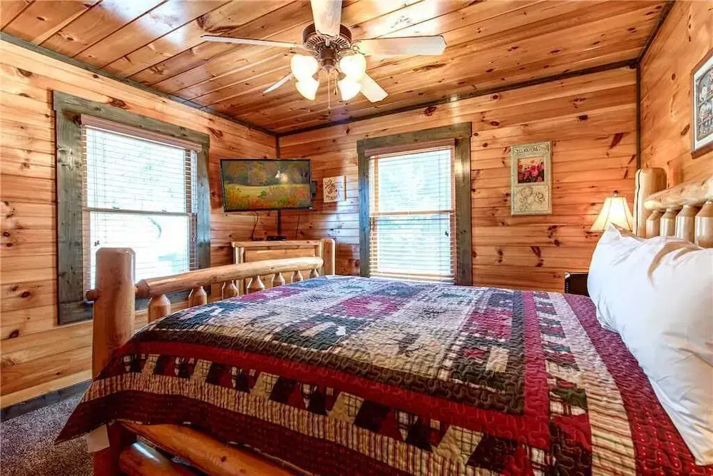 Old Hickory Lodge - Four Bedroom Cabin