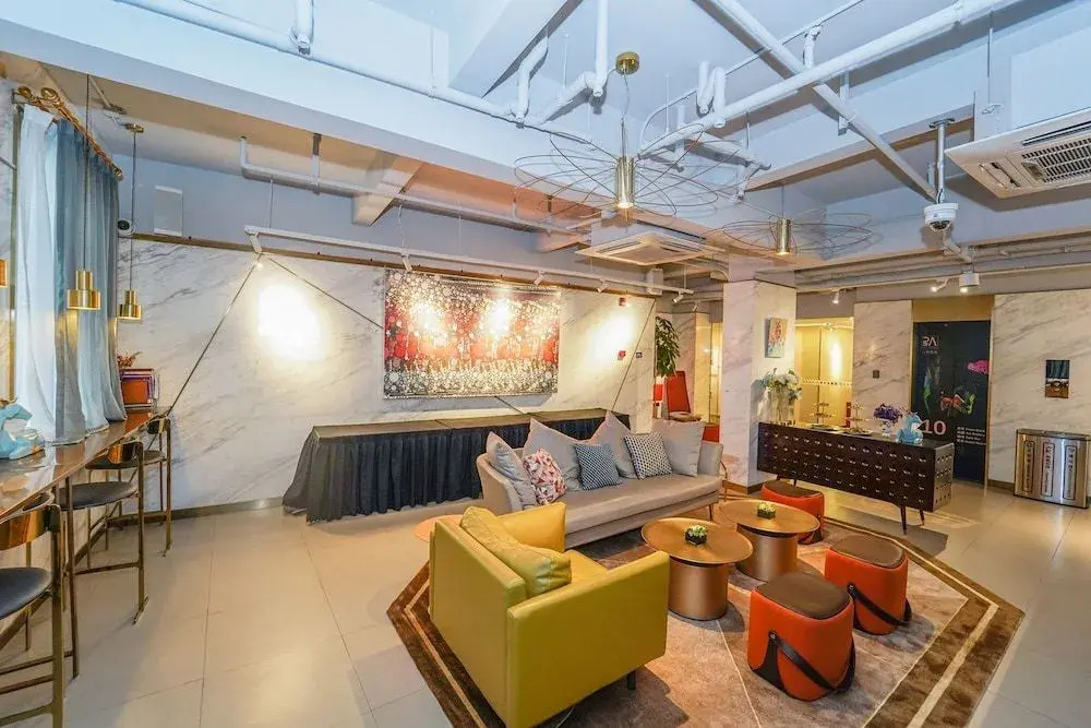 No. 8 Art Hotel