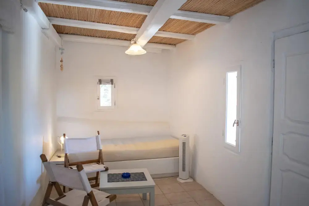 Cozy Studio for 2 Guests With 1 Child or 3 Adults - Walking Distance to Beach