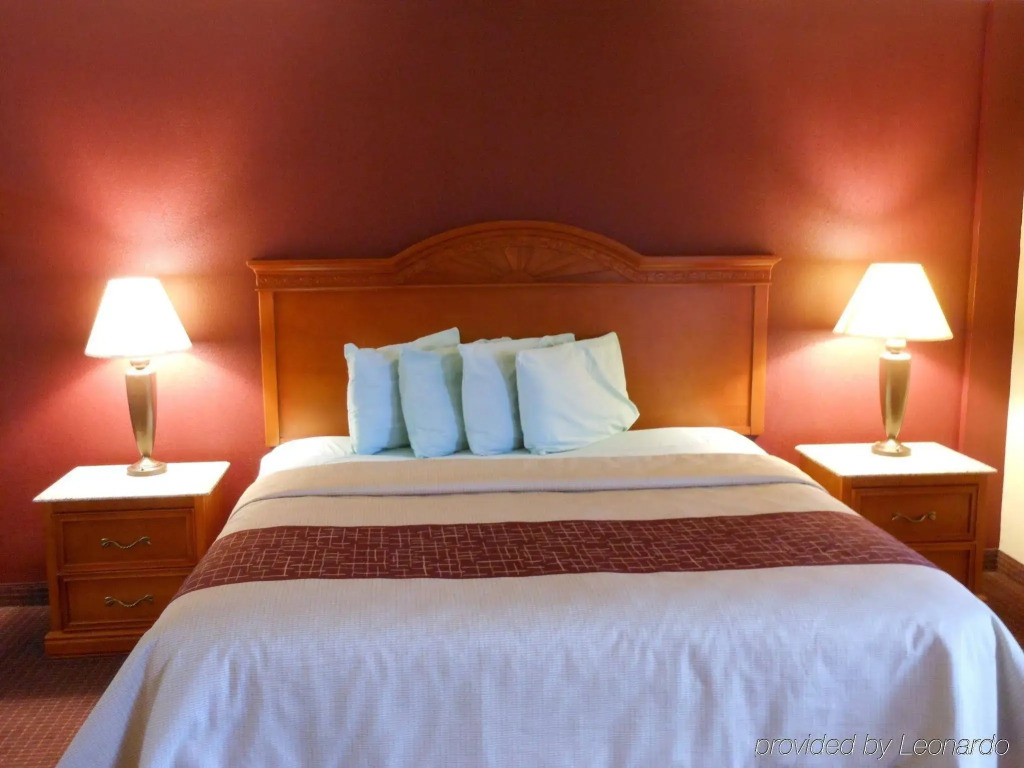 Red Roof Inn & Suites Pigeon Forge Parkway