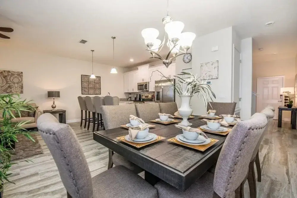 Amazing 4 Bedroom Storey Lake Townhouse by Redawning