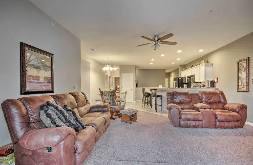 Lake-view Patio, Pool Table! Camdenton Family Unit