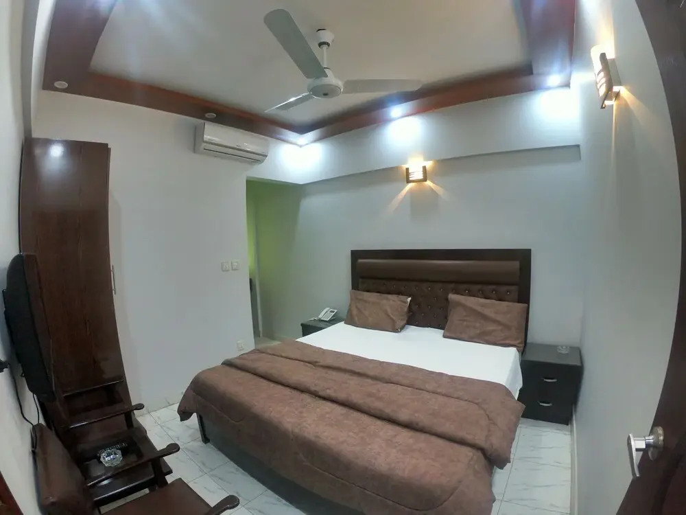 Stayflix Entire Private Room, DHA