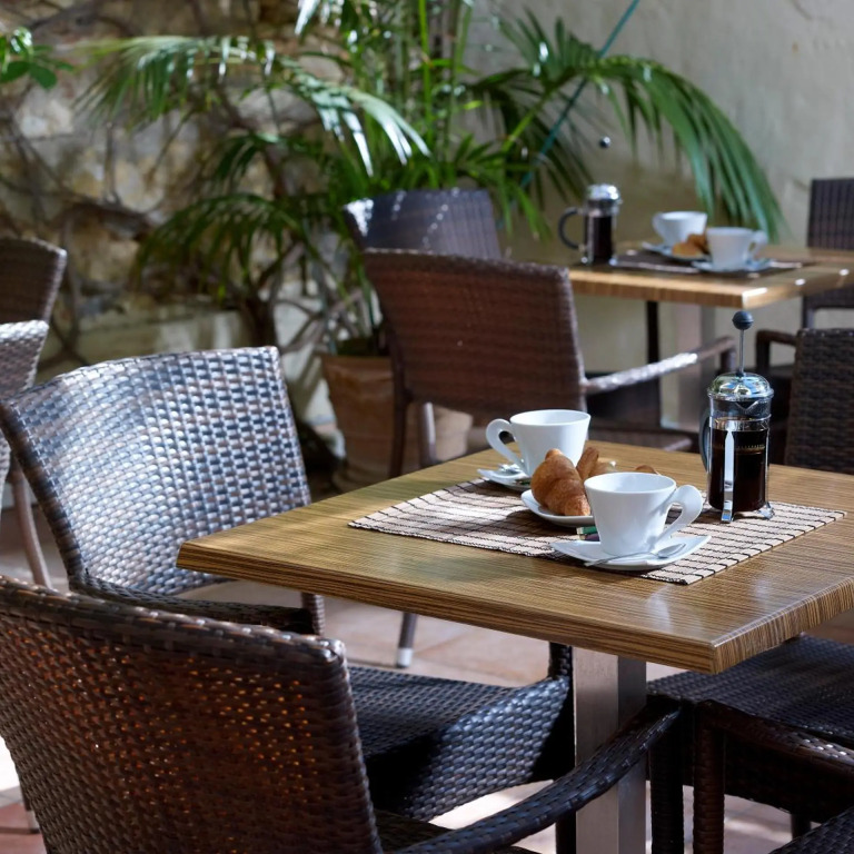 Irida Hotel
