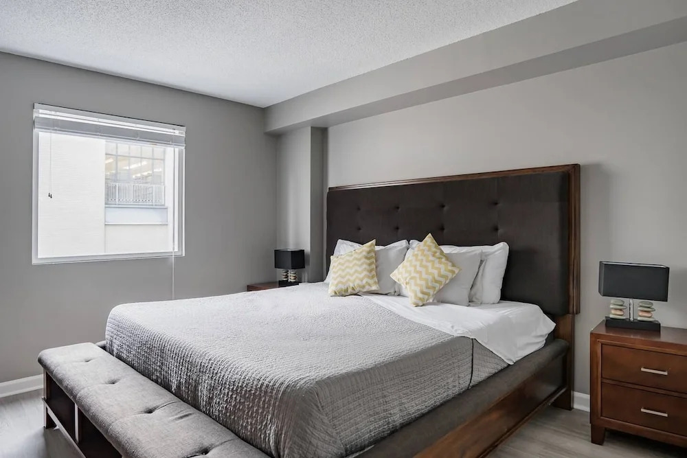 Nashville's #1 Location 2BR/2BATH - Free Parking - Music City! (CH1)