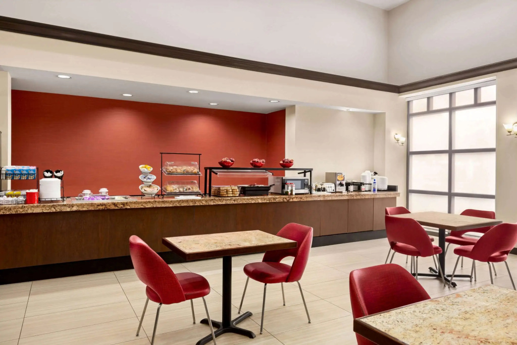 Ramada by Wyndham Suites Orlando Airport- Free Airport Shuttle