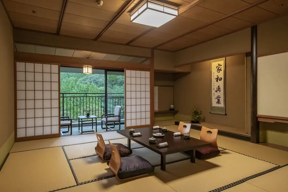 Yamanaka Onsen Hanatsubaki