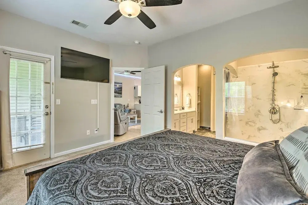 6 Mi to Branson Strip! Dog-friendly Golf Condo