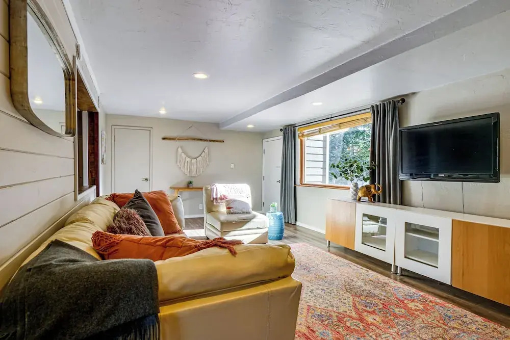 Quiet Alma Home w/ Deck - 20 Mi to Breckenridge!