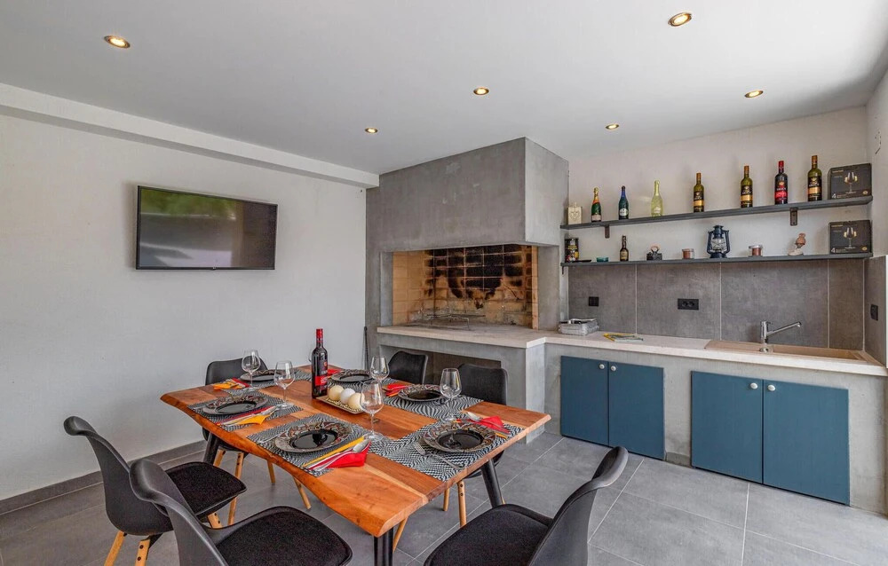 Three-Bedroom Holiday Home In Porec