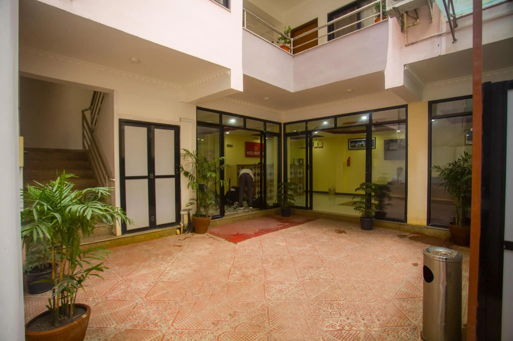 OYO 156 Hotel Sweet Town