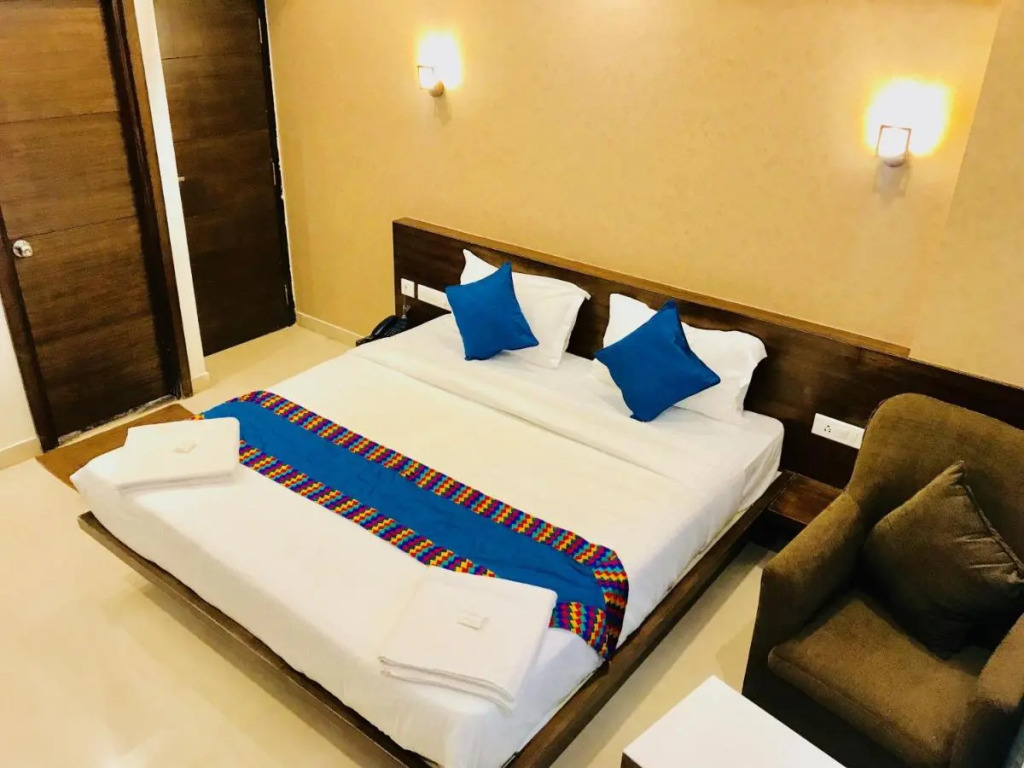 REGALIA INN &SUITES