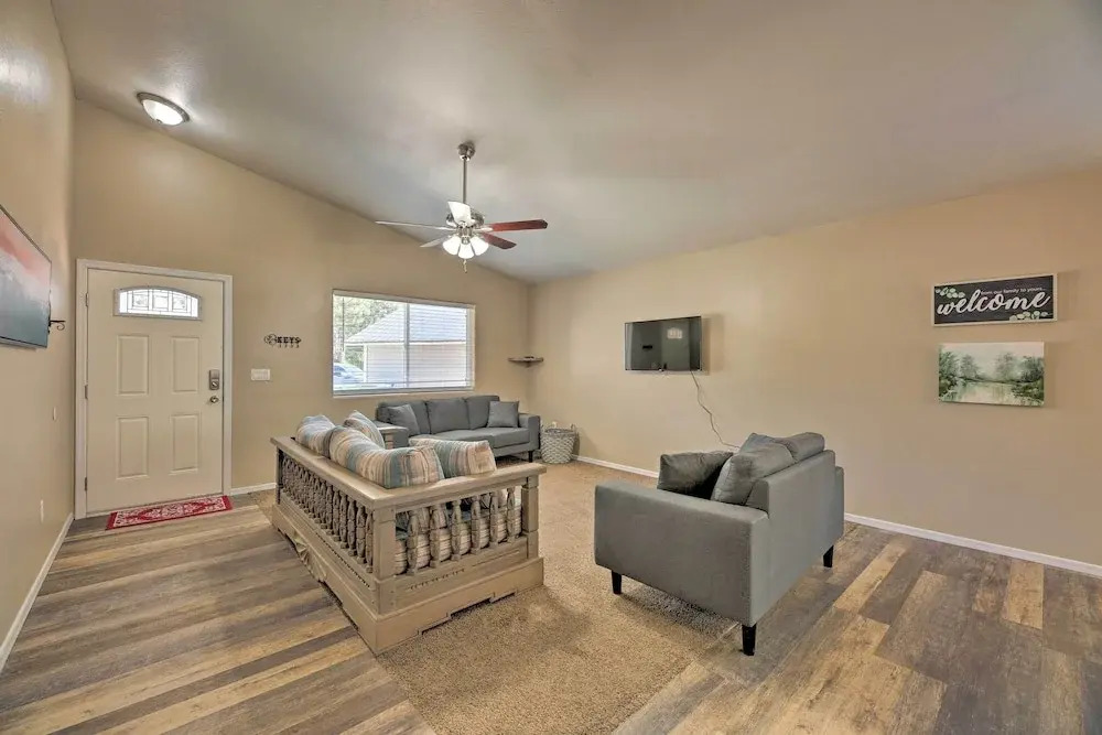 Fenced Yard, Fire Pit: Quiet Show Low Home!