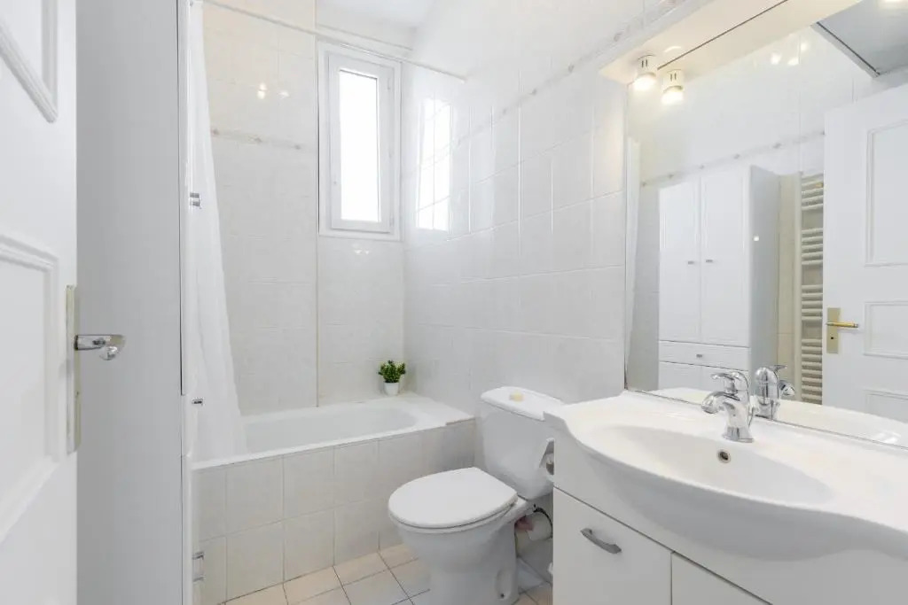 Open view Swimming Pool & Garage 1 Bdr