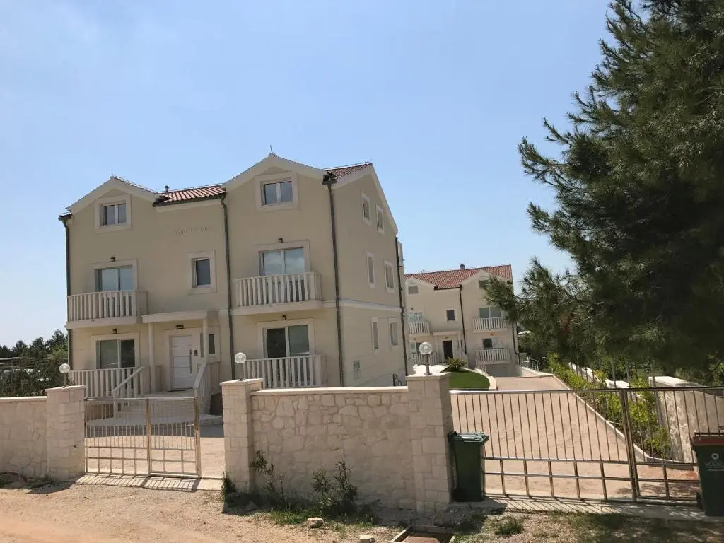Luxury Villas Bachelors
