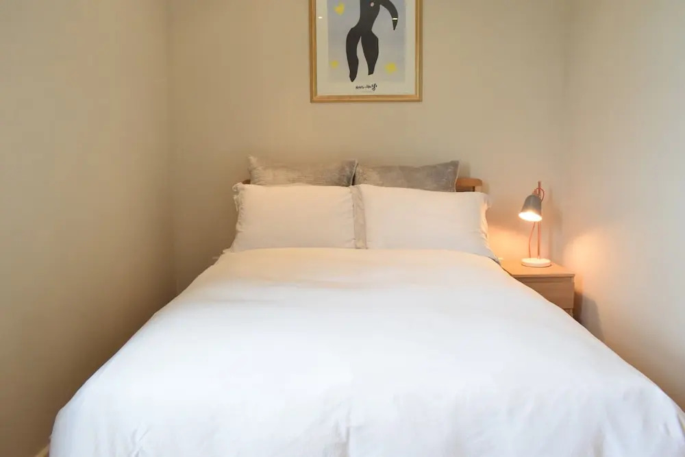 Modern 2 Bedroom Maisonette