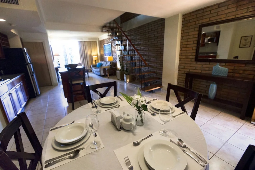 Los Altos Apartments & Studios