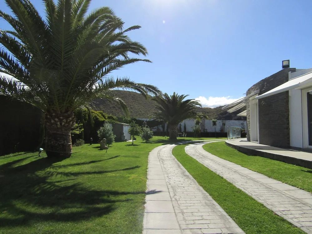 Luxury Villa with pool in a quiet area.