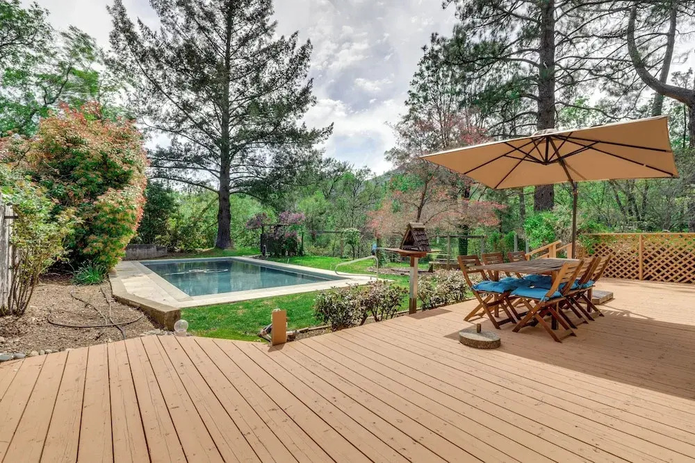 Pool & Deck: Wine Country Hideaway in Middletown!