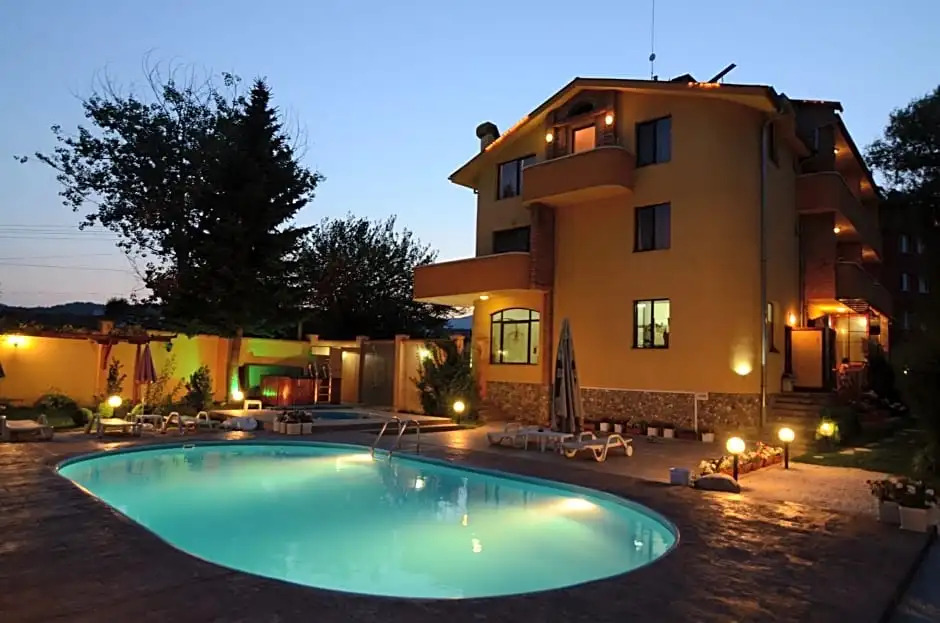Family Hotel Iv