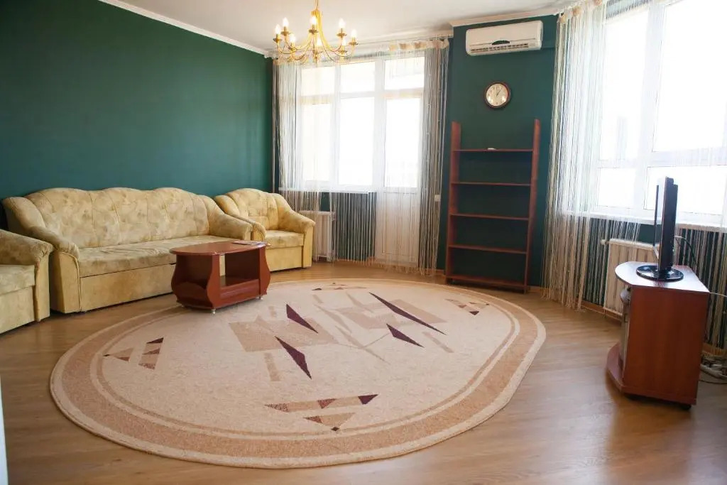 Apartment in 2 Min from Poznyaky Metro Station