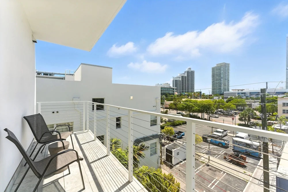 South Beach Sleek 2BR Getaway