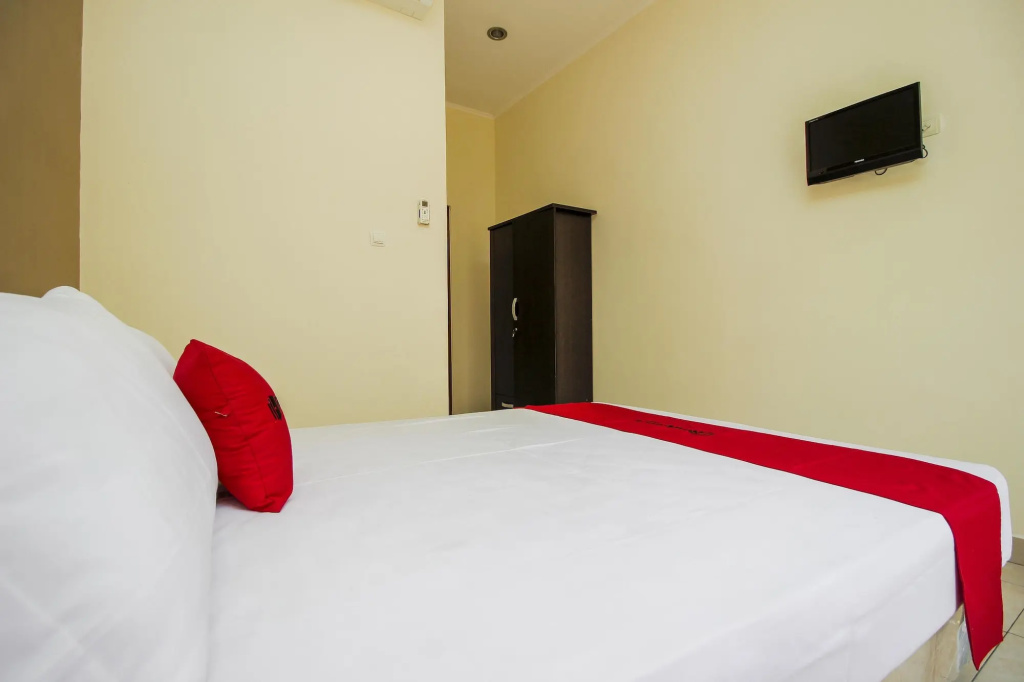RedDoorz near RSUP Prof. Kandou Manado