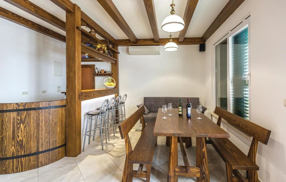 Amazing Home in Tucepi With Wifi and 4 Bedrooms