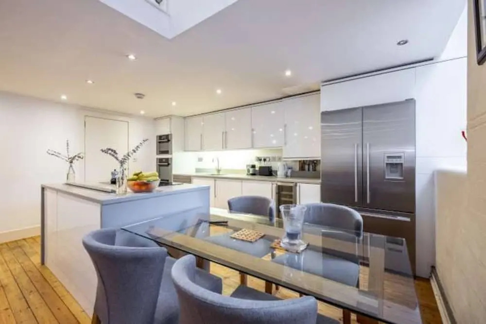 Stylish Loft-style Apartment Close to Overground