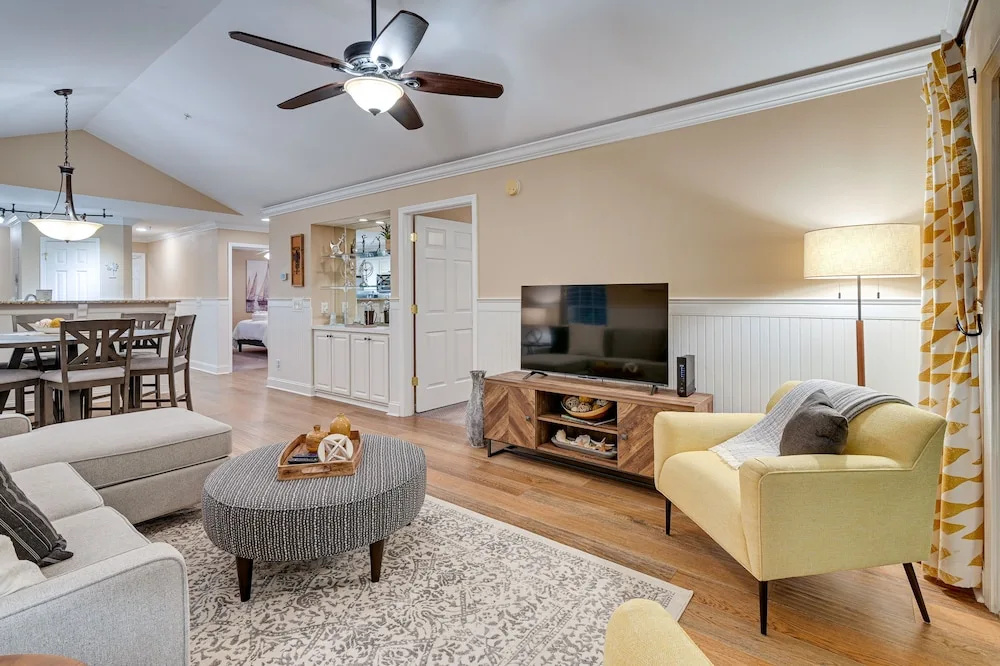 Highend Pawleys Island Condo w/ Porch & Pools!