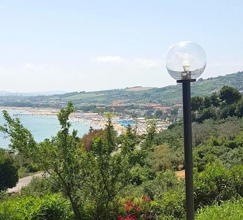 House With 2 Bedrooms in Provincia di Chieti, With Wonderful sea View and Enclosed Garden Near the Beach