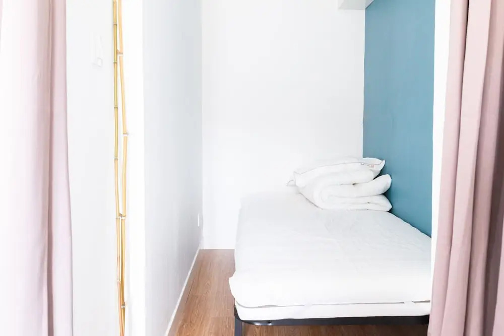 Charming Bright Studio at the Gates of Paris