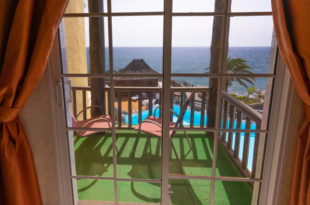 Altamar 44 balcony&pool By CanariasGetaway