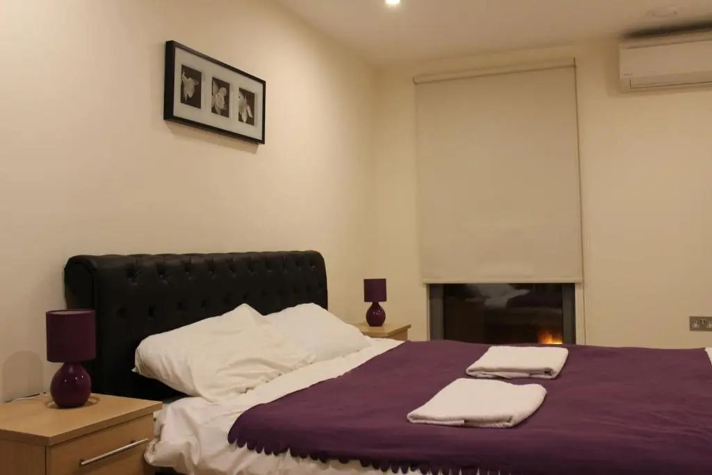 Stylish 3 Bed 2 Bath Apartment Hyde Park
