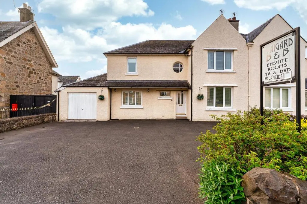 NEW Four Bedroom House - all rooms ensuite