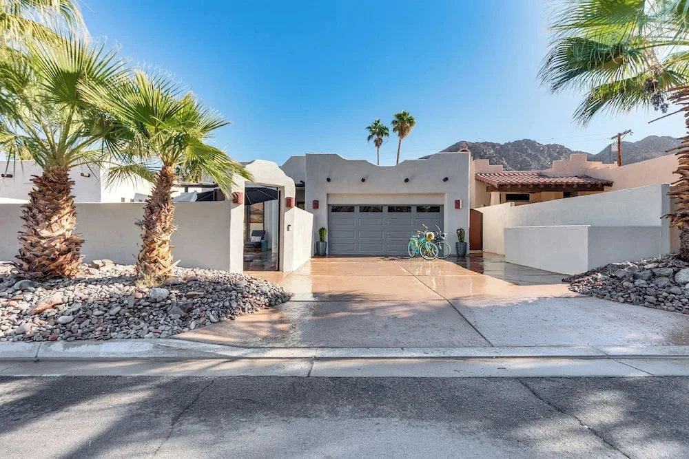 222396 3BR Escape w/ Fire Pit: 1 Mi to Old Town